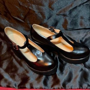 T-strap chunky heel mary janes